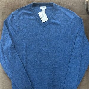 Old Navy Men’s V-Neck Sweater NWT